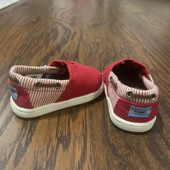 Toms Red & White Baby Boat Shoes - Picture 2 of 5